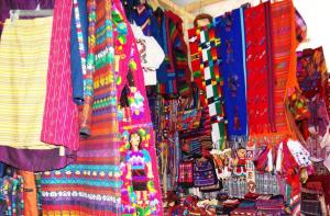 Mercado artesanal de Aguas Calientes
