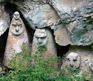 Los sarcófagos de Karajía